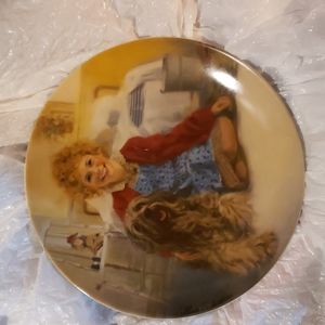 Little Orphan Annie by Edwin Knowles collector’s plate